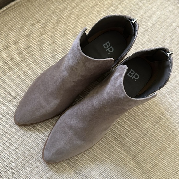 Nordstrom BP. Brynne Pointed Toe Faux Suede Ankle Boots, Chestnut,  MSRP$90 - Picture 13 of 14